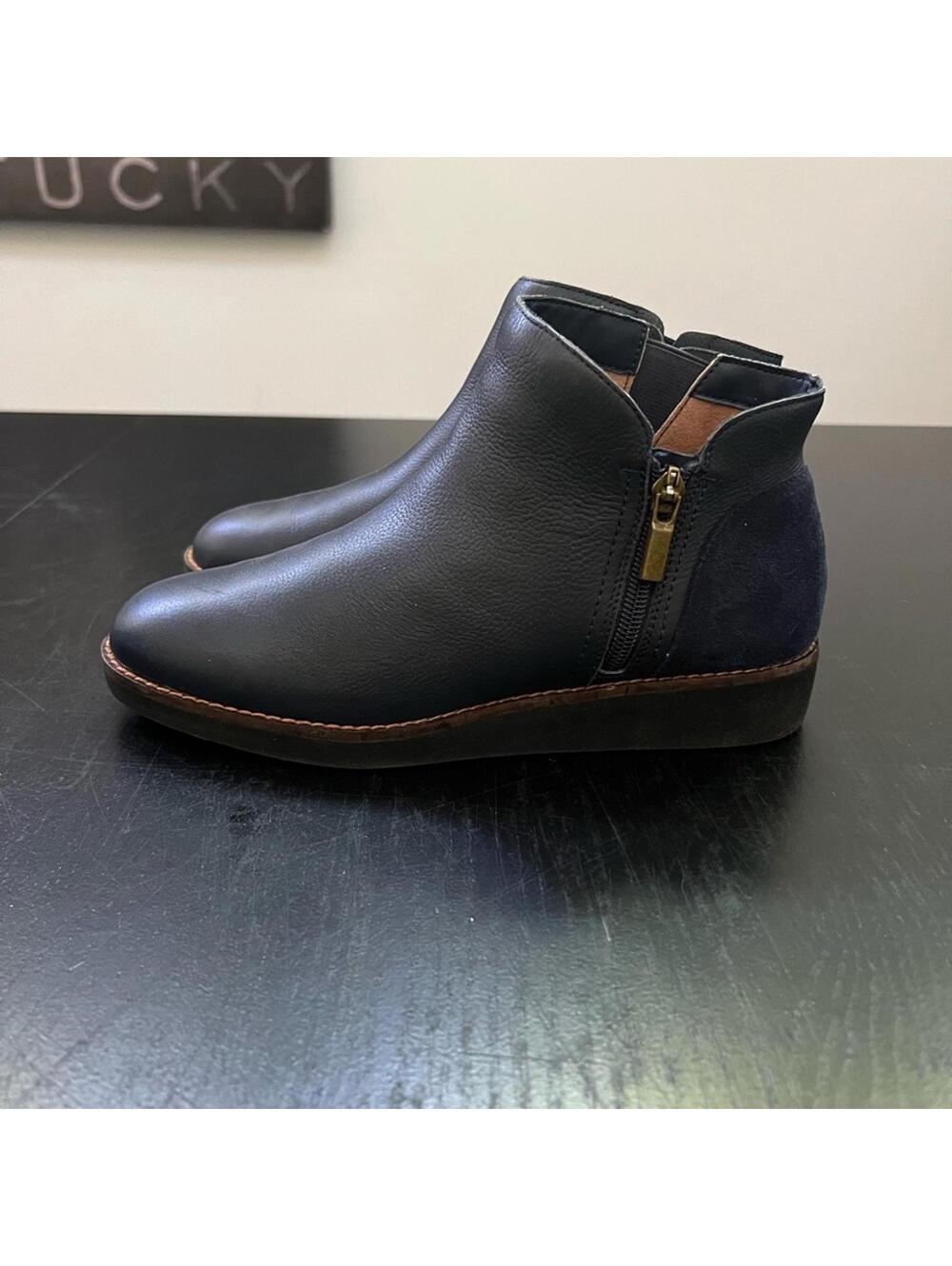 Softwalk “Wesley” Navy Ankle Boots with Gold Zipper -7.5